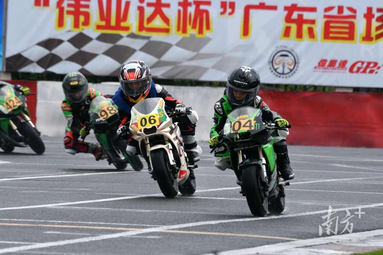 雅迪统一组, 山三水森林, 者搭建一个 雅迪统一组, 山三水森林, 者搭建一个